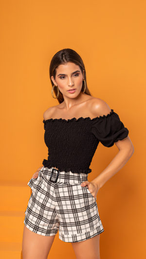 Short xadrez em linho com cinto