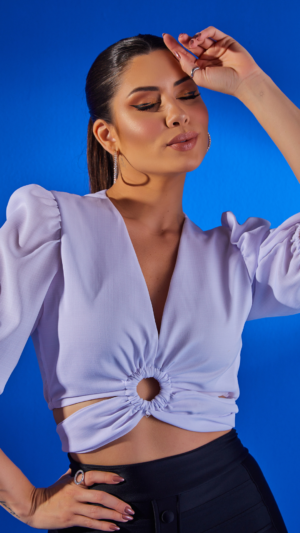 Cropped com fivela